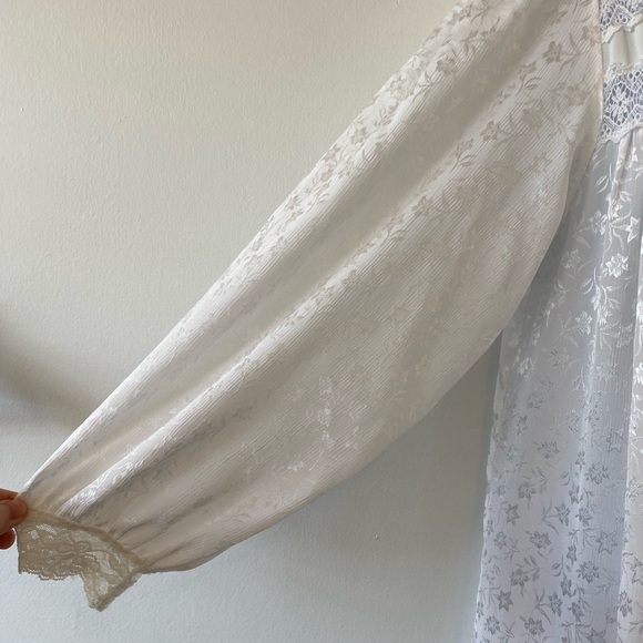 Set of two Oscar de la Renta long nightgowns black and white small - Picture 12 of 15